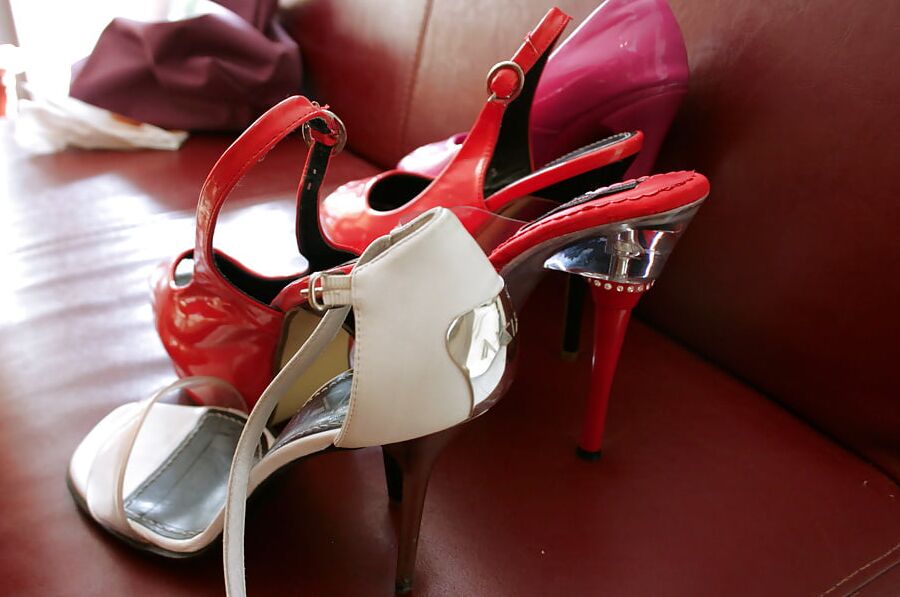 fucking the pik heels of my wife in the living room