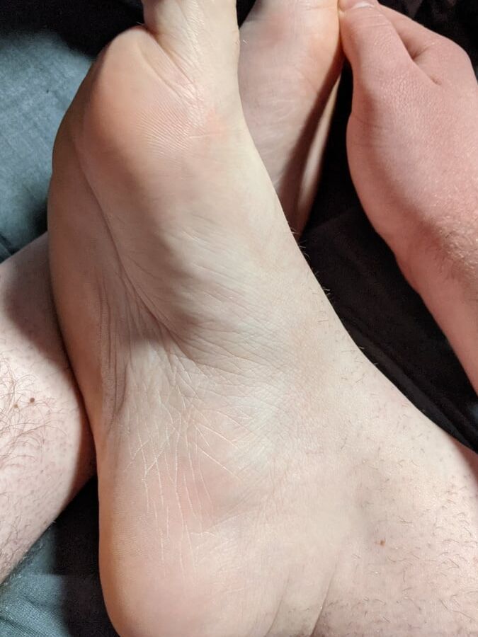 Feet Pictures rub my feet!