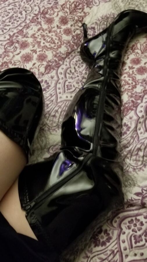 Hubby home early surprised to find wife in thighhigh boots