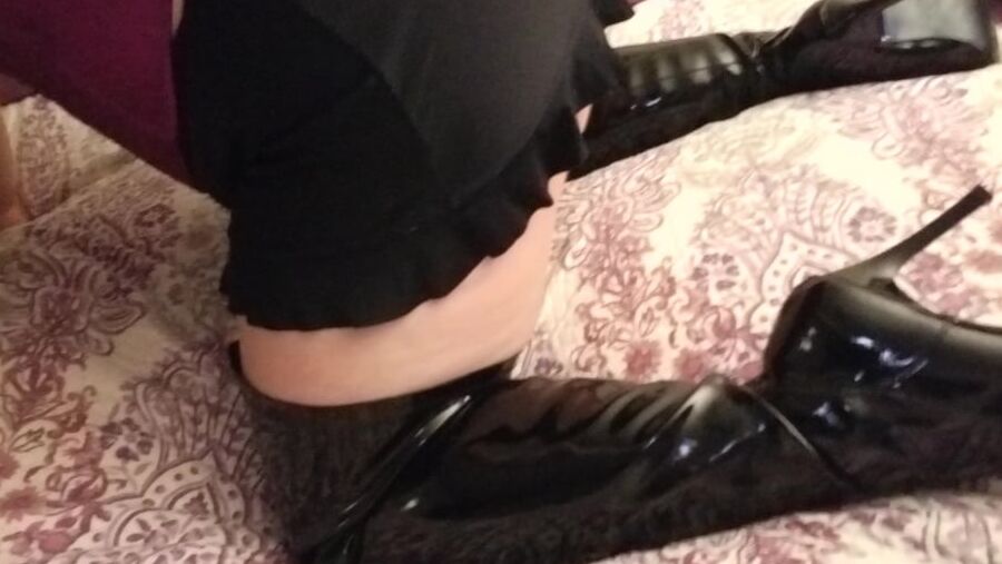 Hubby home early surprised to find wife in thighhigh boots