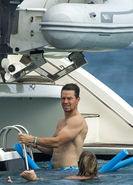 Mark Wahlberg paparazzi shirtless pics