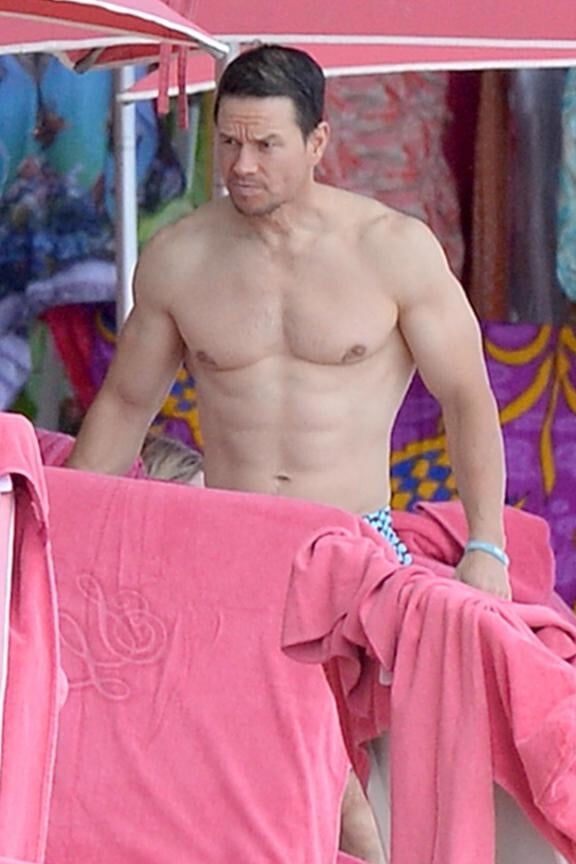 Mark Wahlberg paparazzi shirtless pics