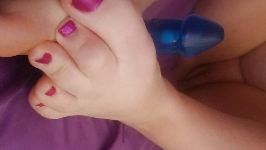 having a lovely chat with a friend..... milf bored housewife