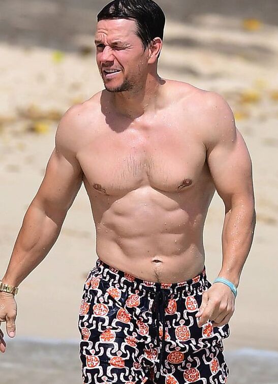 Mark Wahlberg paparazzi shirtless pics