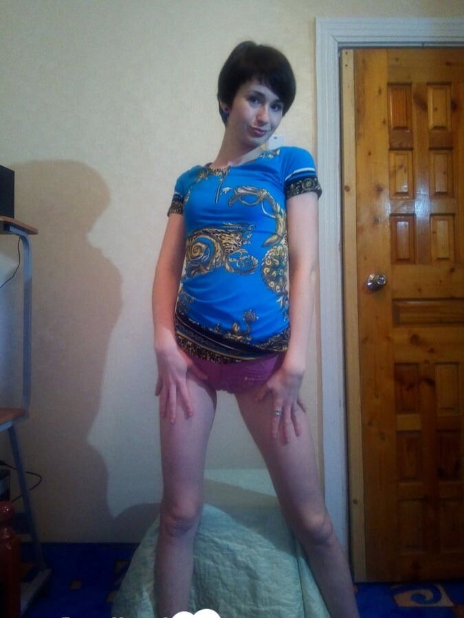 I love to strip and masturbate on camera