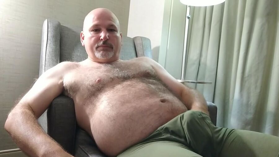 Boppityboo Bear Jacking in chair