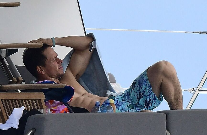 Mark Wahlberg paparazzi shirtless pics