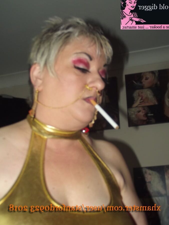 GOLD DIGGING SLUT