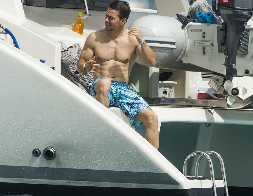 Mark Wahlberg paparazzi shirtless pics