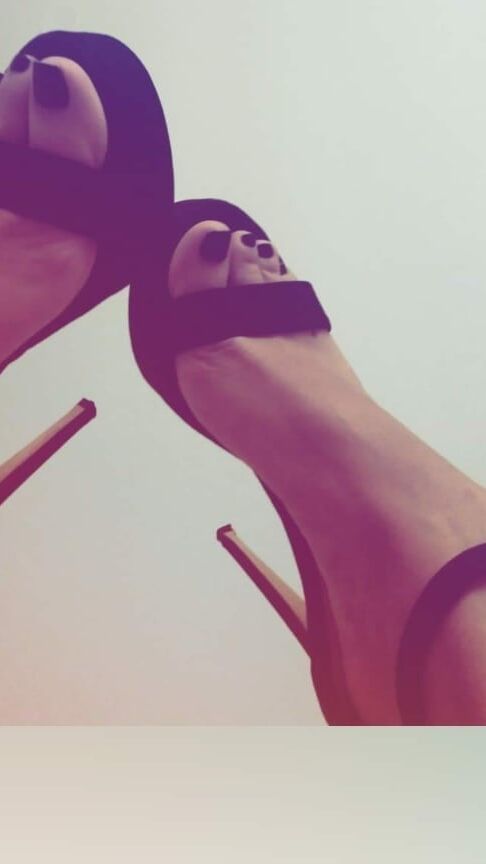 My Feet.. High Heels.. Foot Fetish..