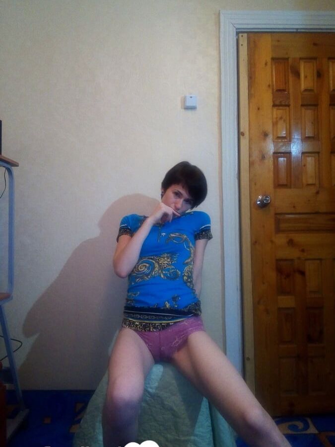 I love to strip and masturbate on camera