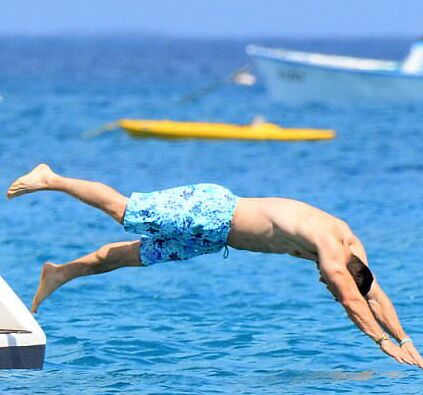 Mark Wahlberg paparazzi shirtless pics