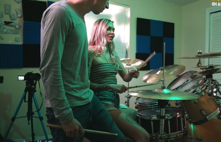 PHILAVISE-My first drum lesson