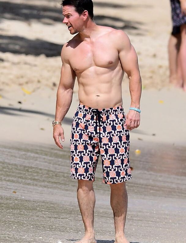 Mark Wahlberg paparazzi shirtless pics