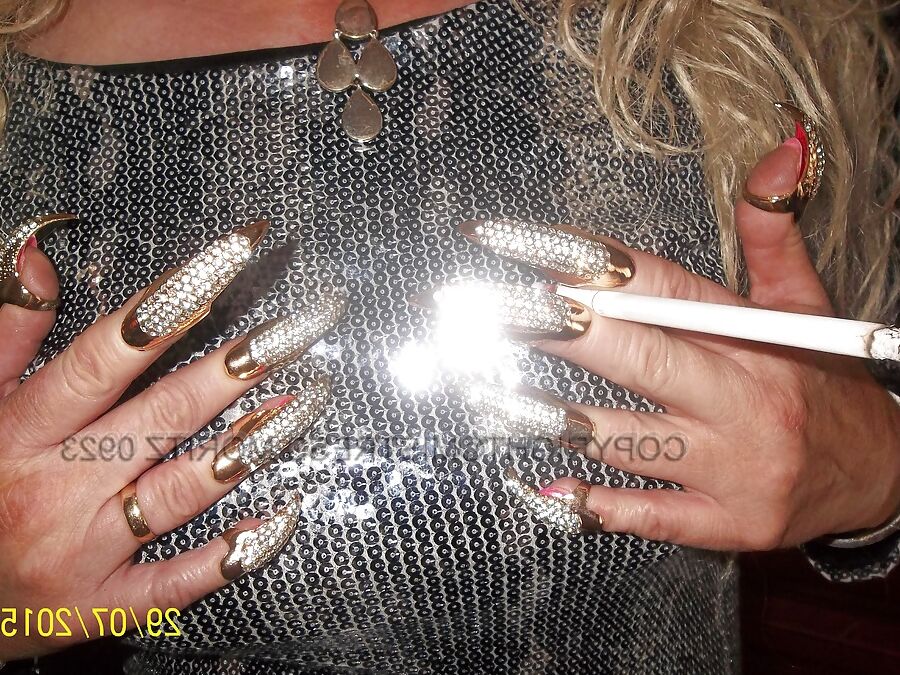 BLING SLUT SMOKING ONLY PT