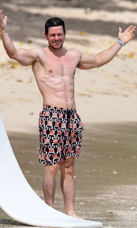 Mark Wahlberg paparazzi shirtless pics