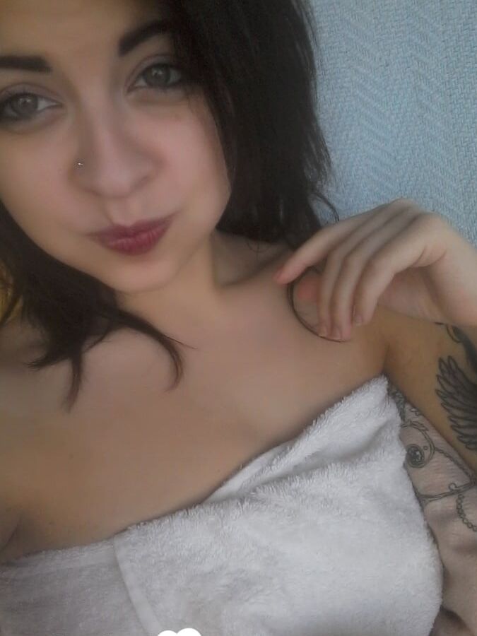 Tattooed beauty strips and shows off everything