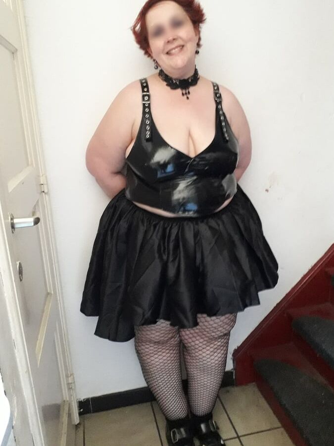 Erotix Mons show
