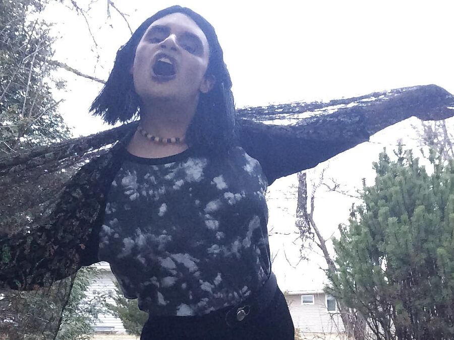 Witchy woman ( goth trans)