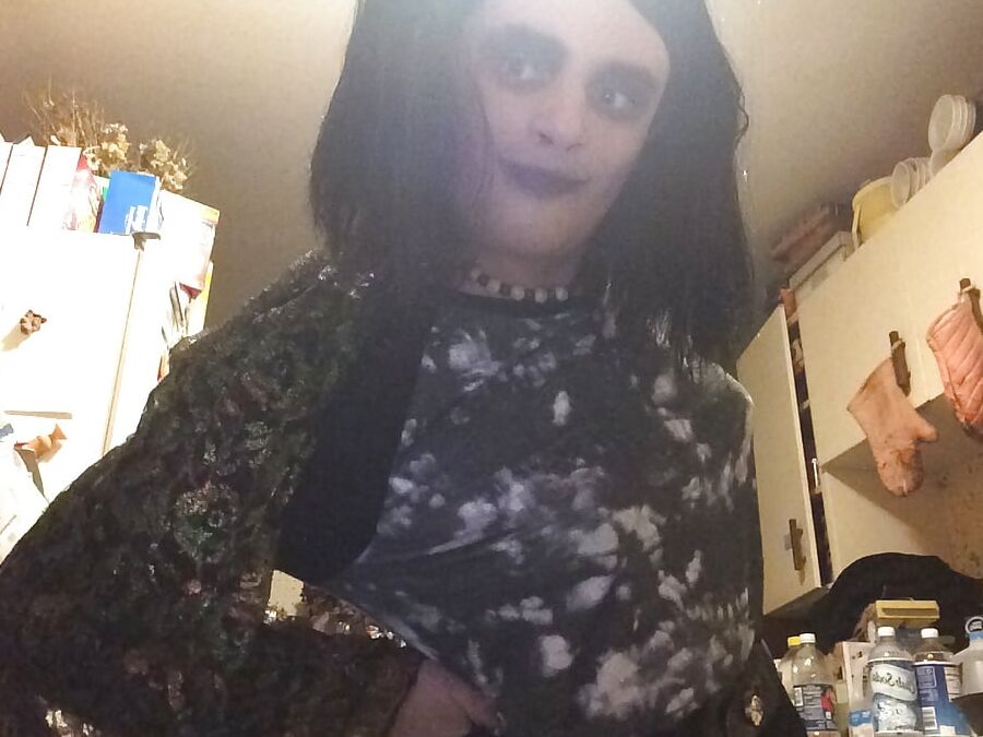 Witchy woman ( goth trans)