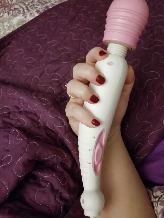 夫が仕事でいない間の魔法の杖プレイタイム