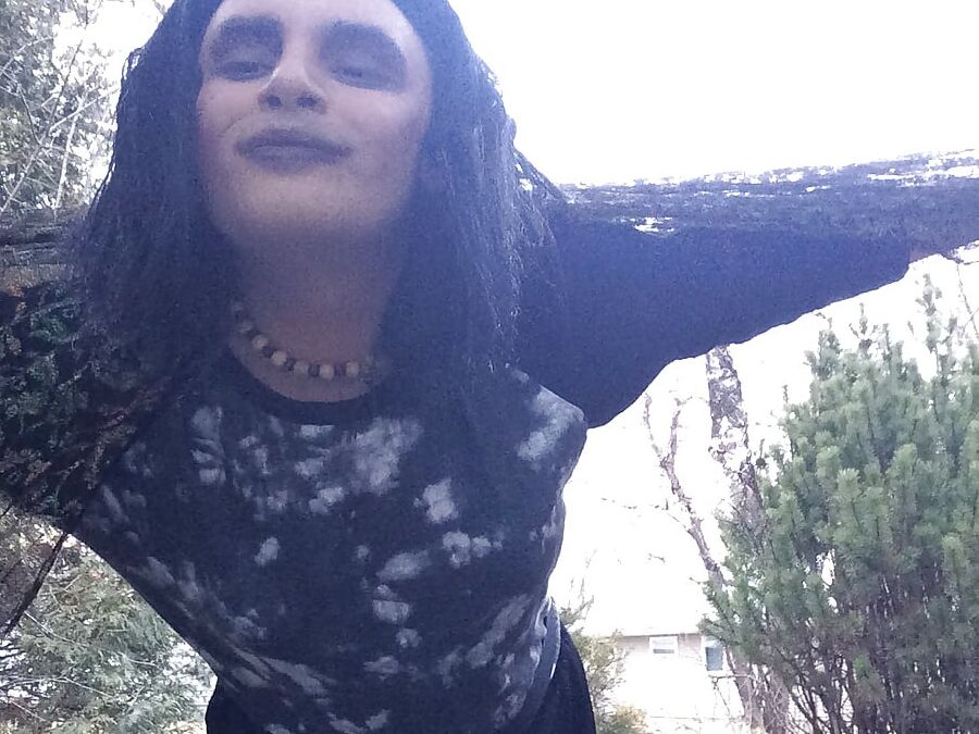 Witchy woman ( goth trans)