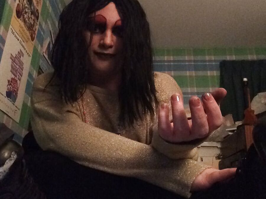 Big City Tramp (goth tranny)