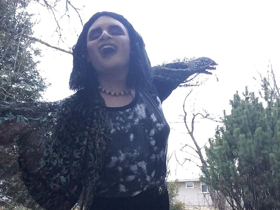 Witchy woman ( goth trans)