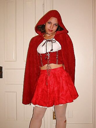 Red Riding Hood comes to visit Mundir