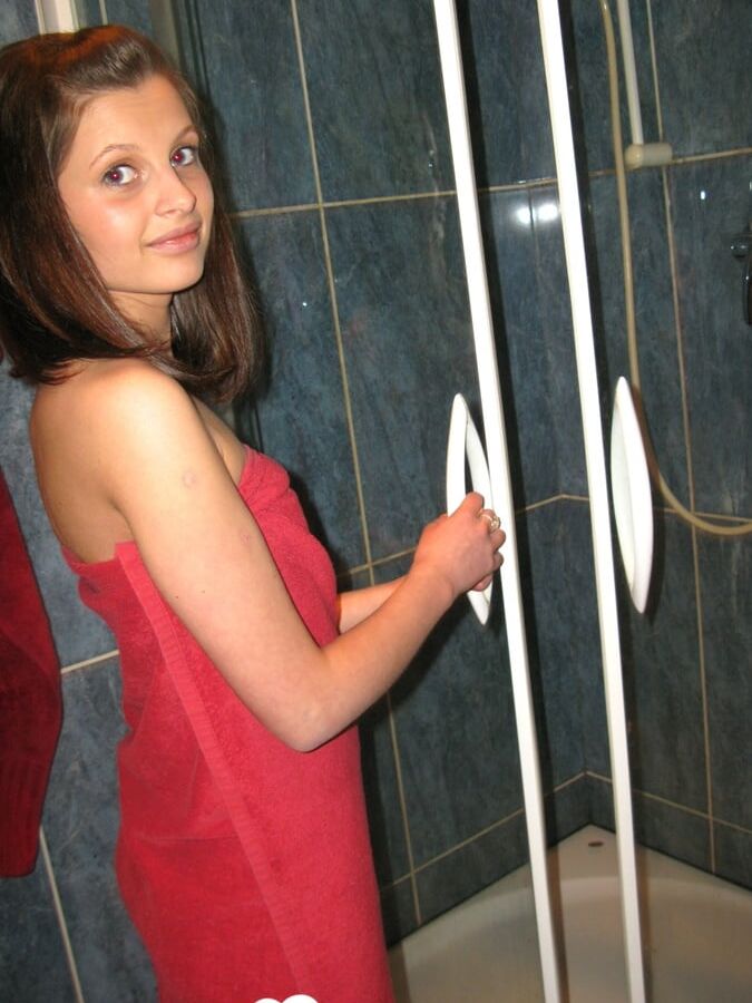 Cute teen posing naked for the camera