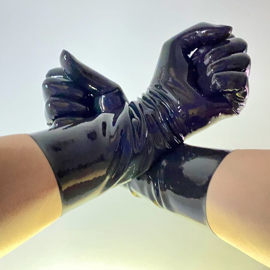 LatexSeries - Study - Gloves
