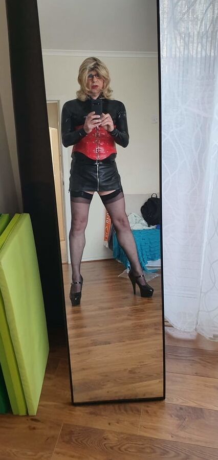 Rachel Finally Gets Dressed