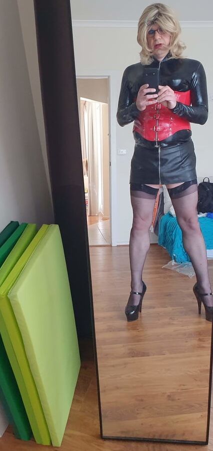 Rachel Finally Gets Dressed