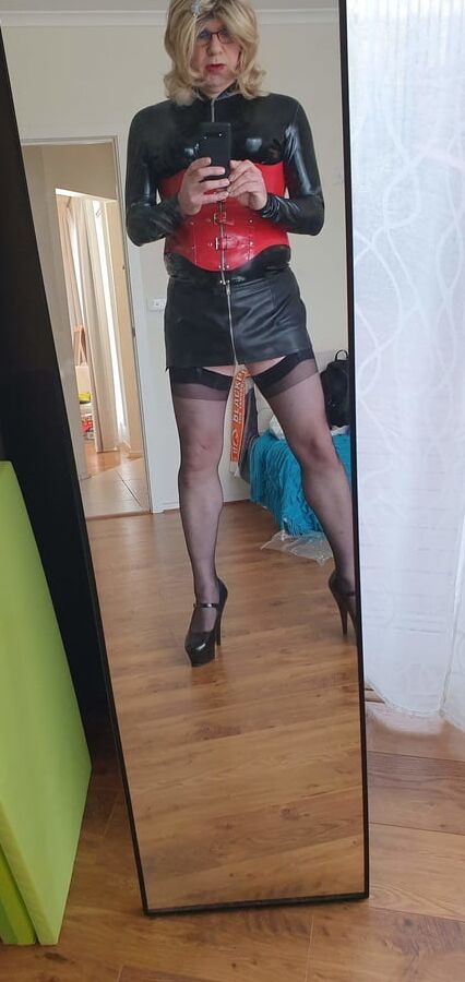 Rachel Finally Gets Dressed