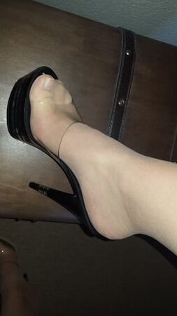 Barefeet ++ High Heels + + Nylons