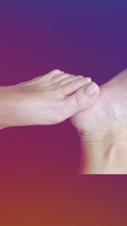 Natural sexy feet..