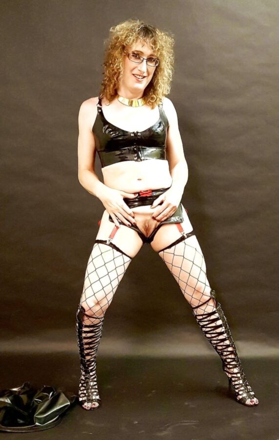 Latex Striptease