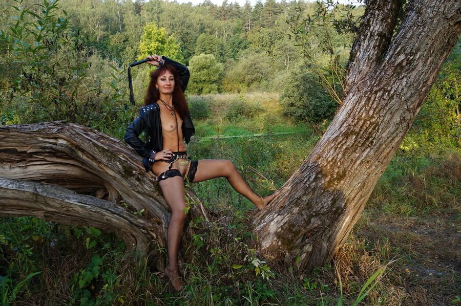 Domina near tree