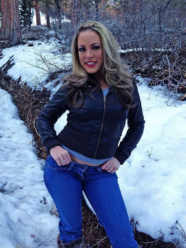 Carmen Valentina pic gallery