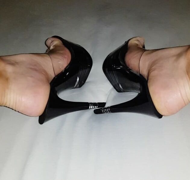 Barefeet ++ High Heels + + Nylons