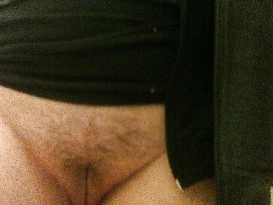 Slutty milf shamelessly shares pussy