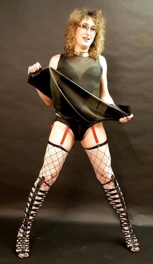 Latex Striptease