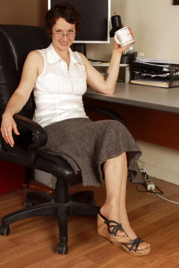 year old milf Artemisia from OlderWomanFun