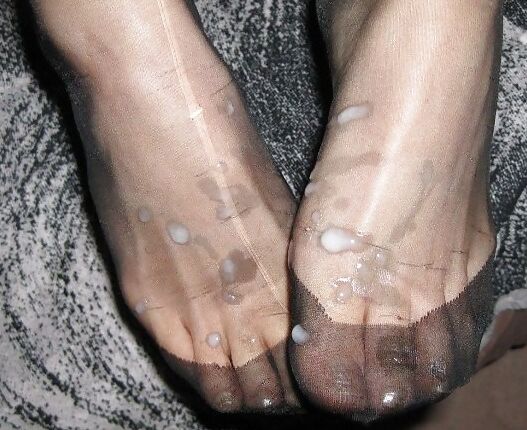 Cute lil feet for a lil MizXtrix me