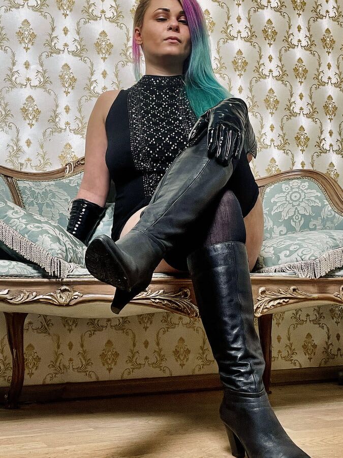 MISTRESS VIOLETTADEE - MINDBREAKERS