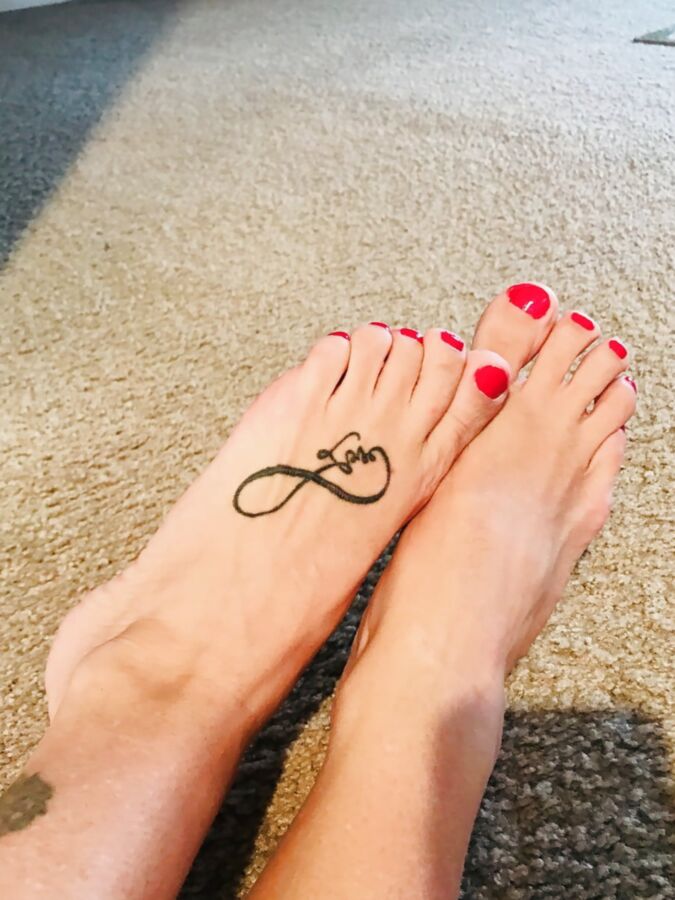 Cute lil feet for a lil MizXtrix me