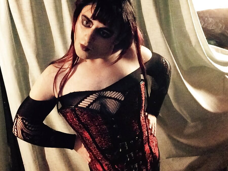 Dark Cabaret ( goth tranny)