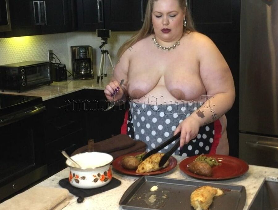 Big Booty Blonde BBW Cooking Show