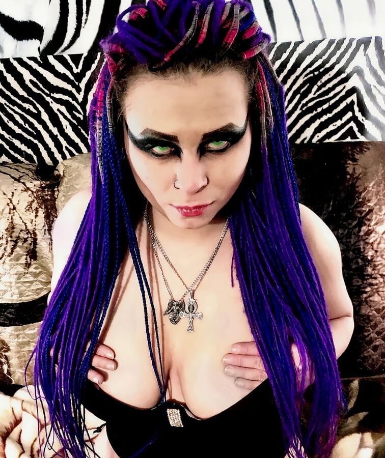 MISTRESS VIOLETTADEE - MINDBREAKERS