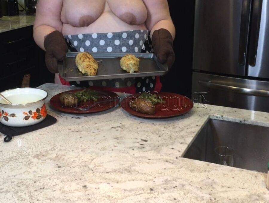 Big Booty Blonde BBW Cooking Show